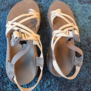 Ivory and brown toe strap Chacos